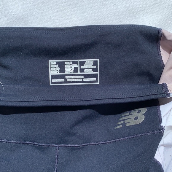 New Balance Womens Lynx Run Tight with Pockets in White/Navy Size Small - Picture 9 of 10